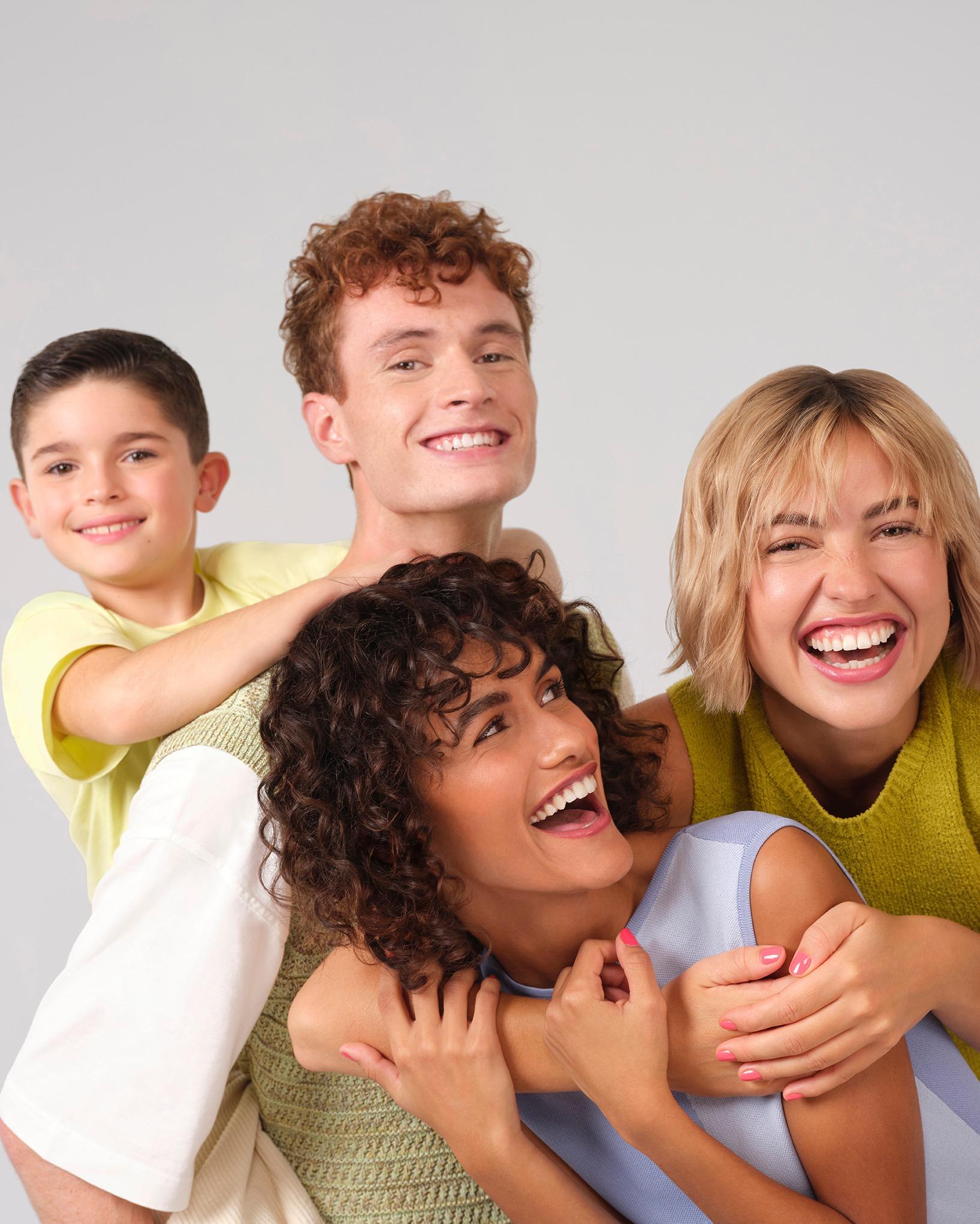 ✨ TIME TO SHINE✨

Pour cette collection Printemps-Été 2025, nous célébrons le partage, l’authenticité et des coiffures tendances qui subliment votre singularité. 🌟

Que vous soyez adepte du Micro-Bob audacieux, du Bouncy Bold Curls plein de vie ou encore d’un dégradé, chaque coupe met en avant votre personnalité pour briller en toute occasion. 🌈

Swipez pour découvrir ces transformations pleines de fraîcheur et de modernité ! Dites-nous en commentaire : quel look vous inspire le plus ? 💬👇