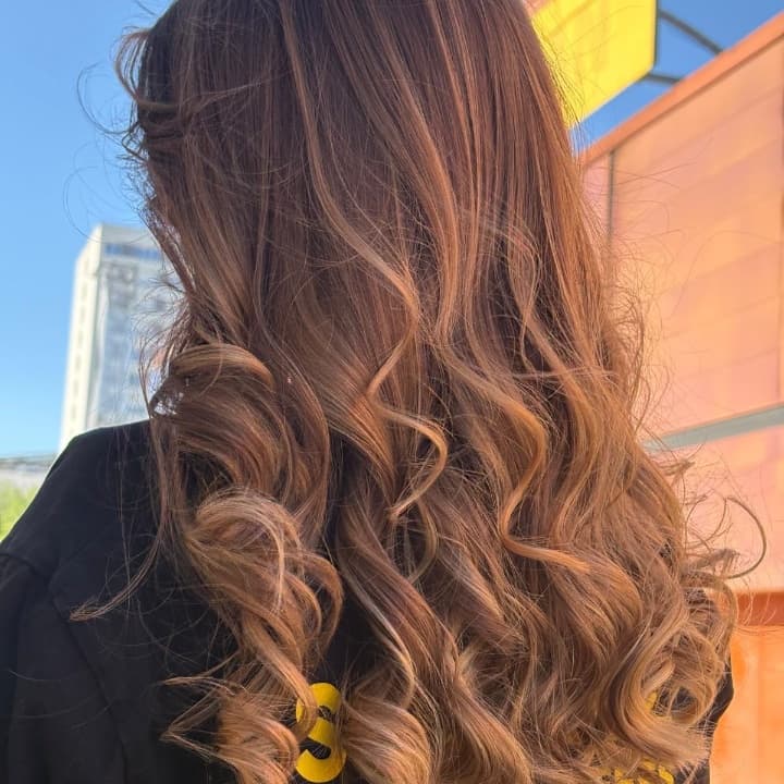 BRUNETTE